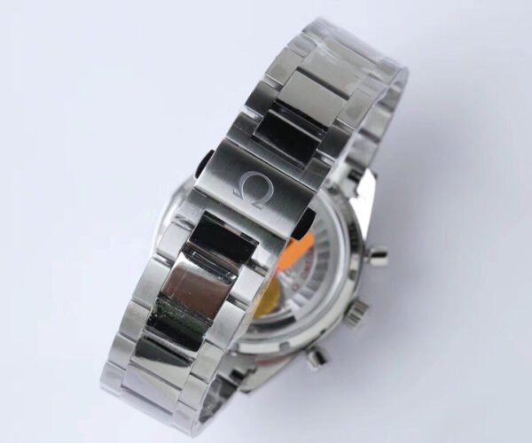 Omega Speedmaster 331.90.42.51.04.001 mechanical men's watch with a diameter of 41.5mm and a CAL.9300 movement.