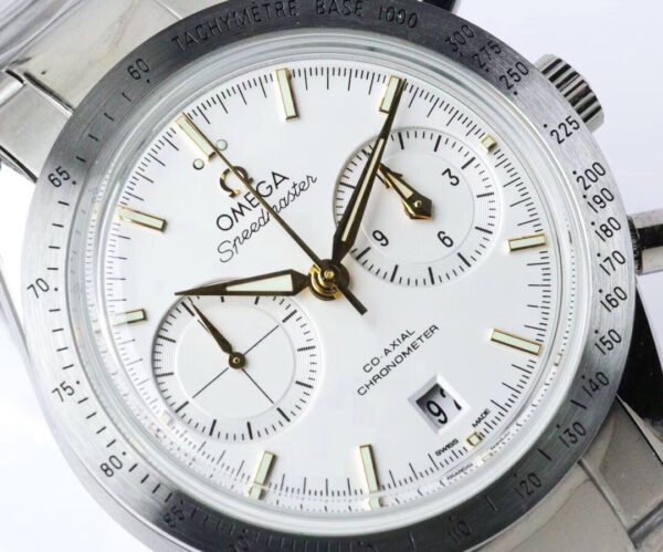 Omega Speedmaster 331.90.42.51.04.001 mechanical men's watch with a diameter of 41.5mm and a CAL.9300 movement.