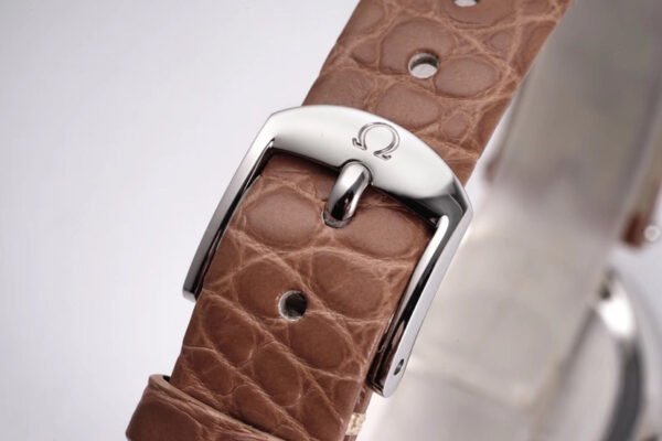Omega De Ville series 424.58.27.60.55.001 quartz women’s watch diameter: 27.4mm thickness 8.8mm (replica watch)