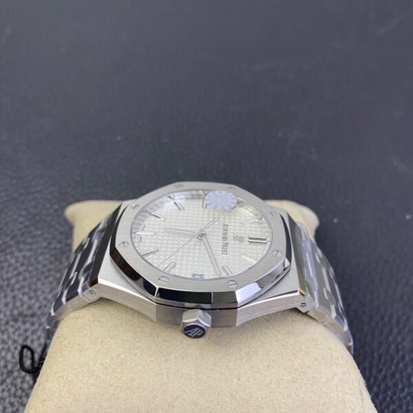Audemars Piguet Royal Oak Series 15500ST.OO.1220ST.02 Mechanical Men's Watch Diameter: 41mm Thickness: 10.4mm(replica watch)
