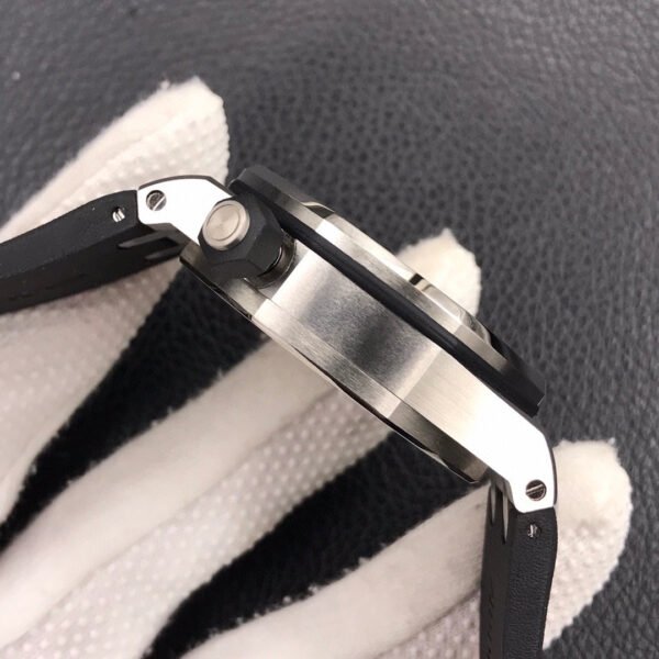 Audemars Piguet Royal Oak Offshore Series 15703ST.OO.A002CA.01 Mechanical Men's Watch Solid Case Diameter: 42mm Watch Thickness: 14mm(replica watch)